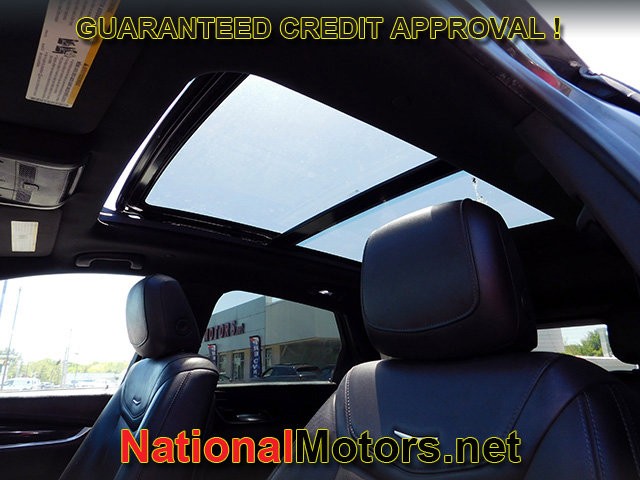 Cadillac XT5 Vehicle Full-screen Gallery Image 16