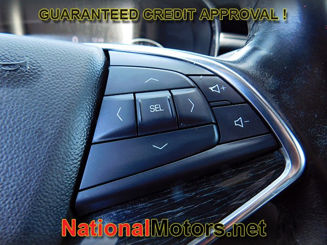 Cadillac XT5 Vehicle Full-screen Gallery Image 20