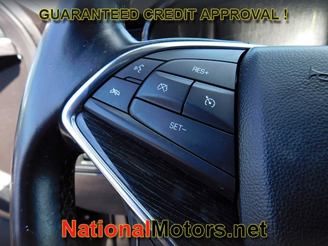 Cadillac XT5 Vehicle Full-screen Gallery Image 21