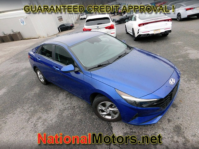 Hyundai Elantra Vehicle Full-screen Gallery Image 02