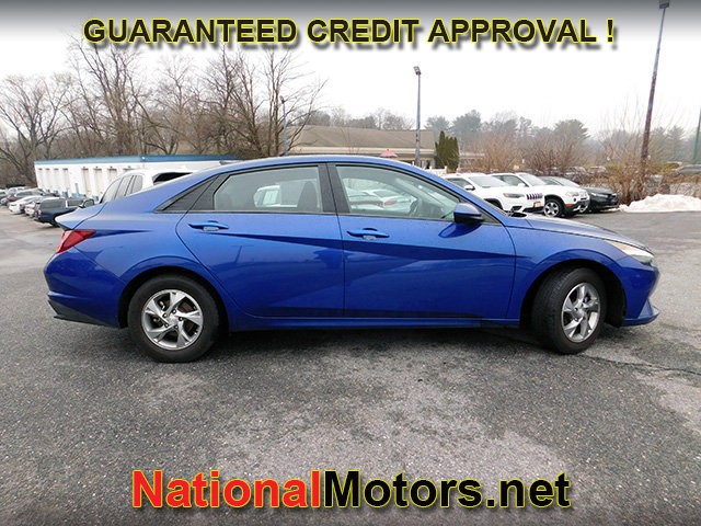 Hyundai Elantra Vehicle Full-screen Gallery Image 04