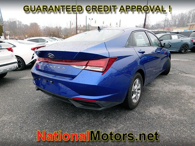 Hyundai Elantra Vehicle Full-screen Gallery Image 05