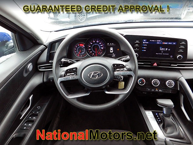 Hyundai Elantra Vehicle Full-screen Gallery Image 08