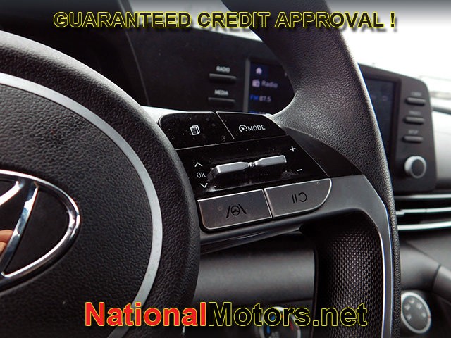 Hyundai Elantra Vehicle Full-screen Gallery Image 13