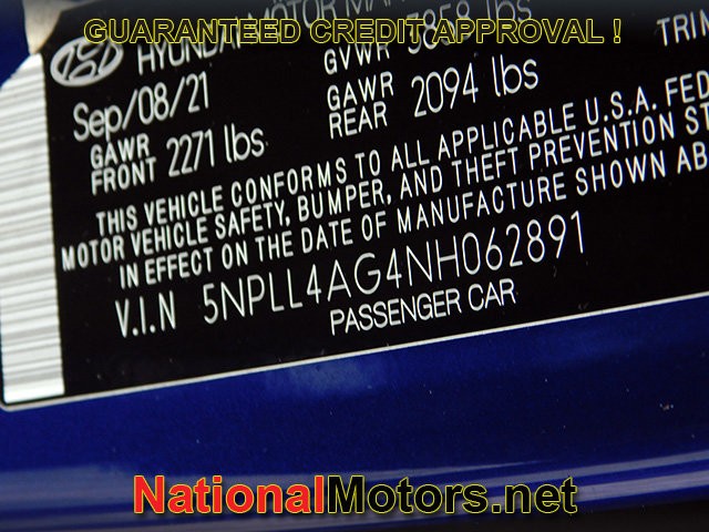 Hyundai Elantra Vehicle Full-screen Gallery Image 17