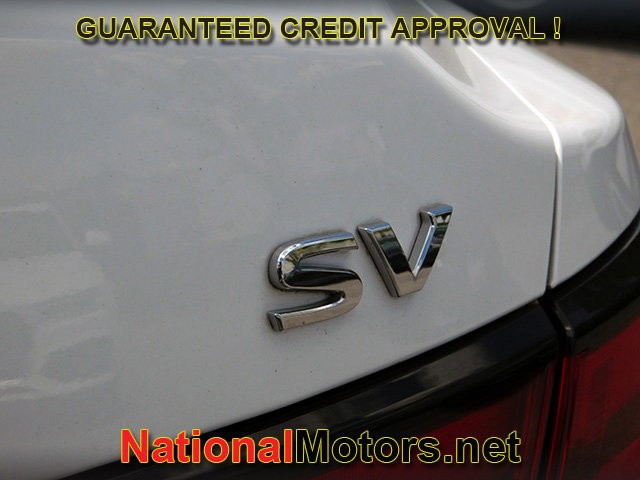 Nissan Sentra Vehicle Full-screen Gallery Image 05
