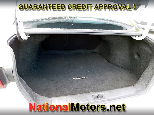 Nissan Sentra Vehicle Full-screen Gallery Image 06