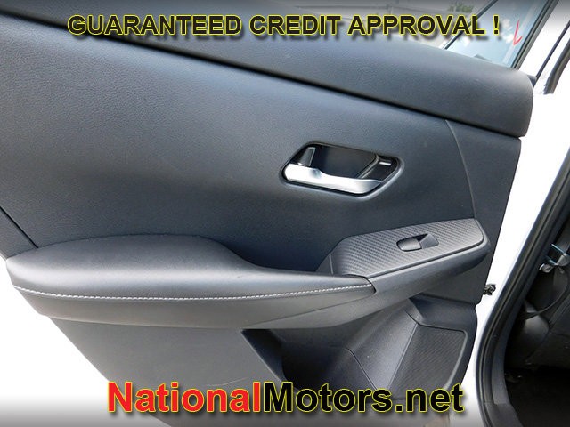 Nissan Sentra Vehicle Full-screen Gallery Image 07