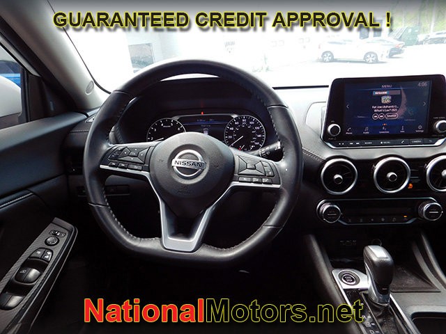 Nissan Sentra Vehicle Full-screen Gallery Image 09