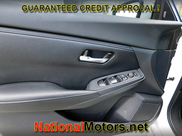 Nissan Sentra Vehicle Full-screen Gallery Image 10