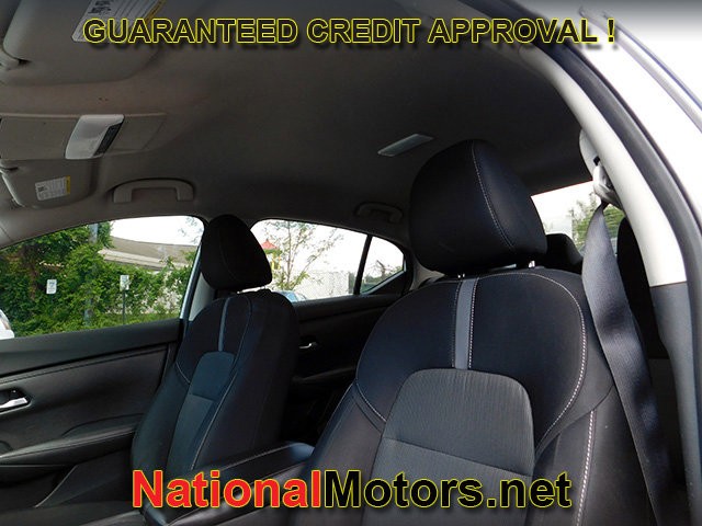 Nissan Sentra Vehicle Full-screen Gallery Image 11