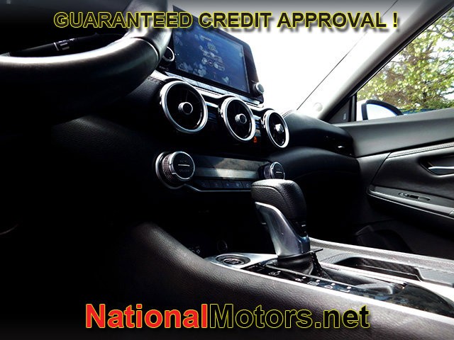 Nissan Sentra Vehicle Full-screen Gallery Image 12