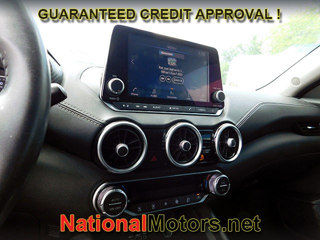 Nissan Sentra Vehicle Full-screen Gallery Image 13