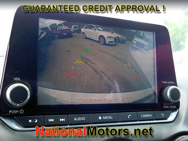 Nissan Sentra Vehicle Full-screen Gallery Image 14