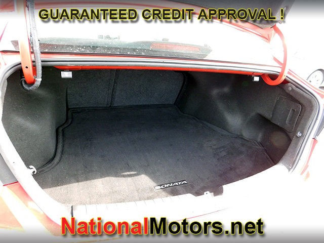 Hyundai Sonata Vehicle Full-screen Gallery Image 06