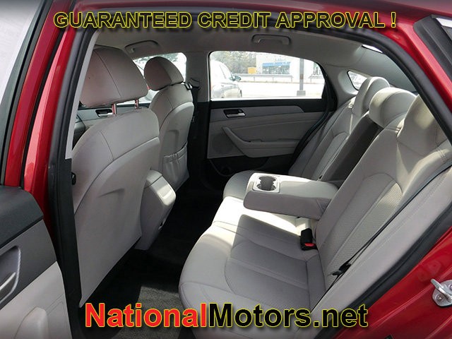 Hyundai Sonata Vehicle Full-screen Gallery Image 08