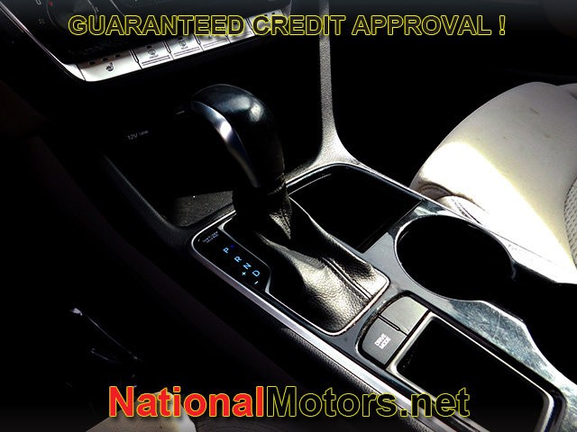 Hyundai Sonata Vehicle Full-screen Gallery Image 15