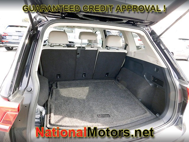 Volkswagen Tiguan Vehicle Full-screen Gallery Image 05