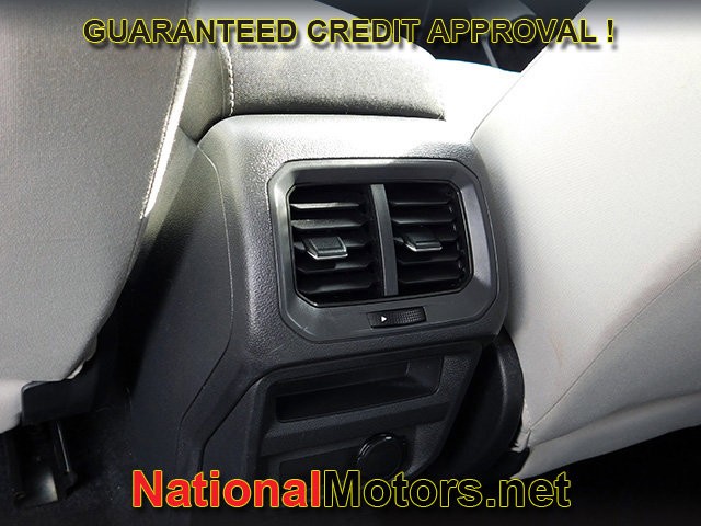 Volkswagen Tiguan Vehicle Full-screen Gallery Image 08