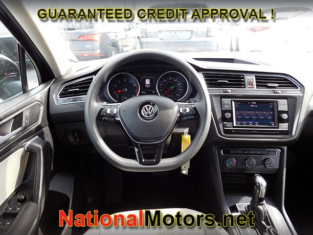 Volkswagen Tiguan Vehicle Full-screen Gallery Image 09