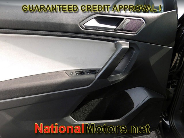 Volkswagen Tiguan Vehicle Full-screen Gallery Image 10