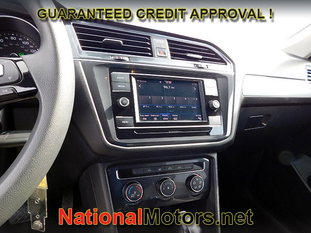 Volkswagen Tiguan Vehicle Full-screen Gallery Image 13