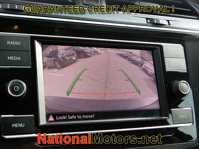 Volkswagen Tiguan Vehicle Full-screen Gallery Image 14