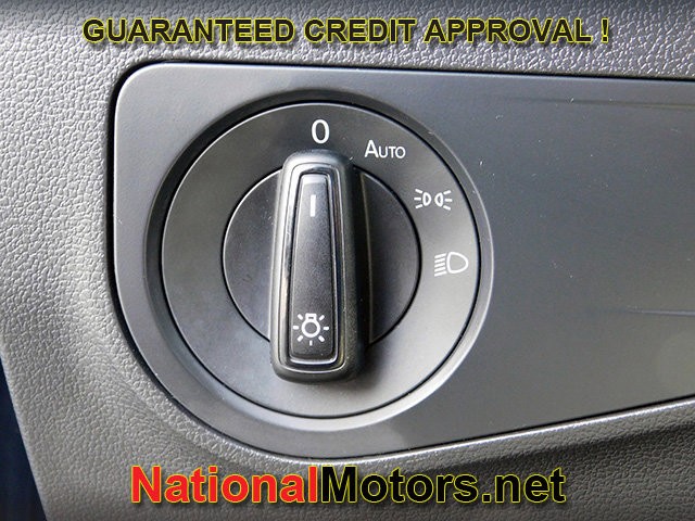 Volkswagen Tiguan Vehicle Full-screen Gallery Image 18