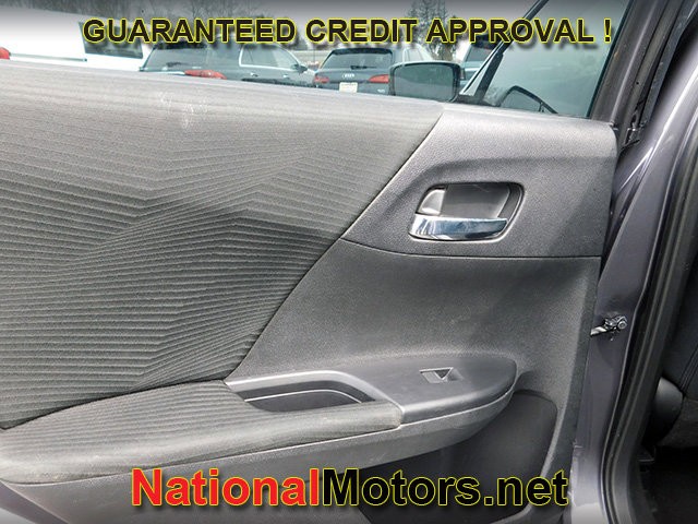 Honda Accord Sedan Vehicle Full-screen Gallery Image 07