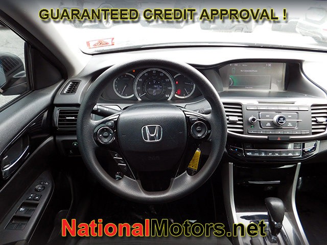 Honda Accord Sedan Vehicle Full-screen Gallery Image 09