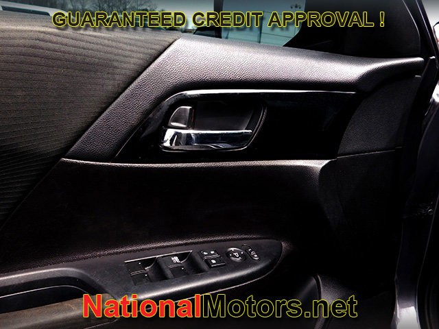 Honda Accord Sedan Vehicle Full-screen Gallery Image 10