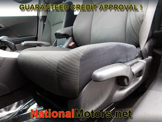 Honda Accord Sedan Vehicle Full-screen Gallery Image 12