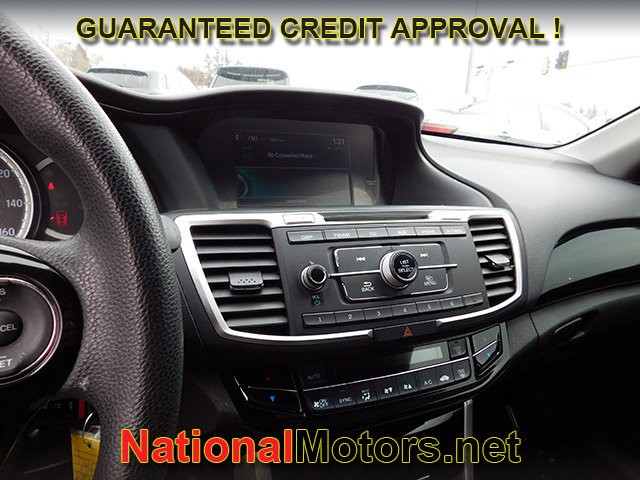 Honda Accord Sedan Vehicle Full-screen Gallery Image 13