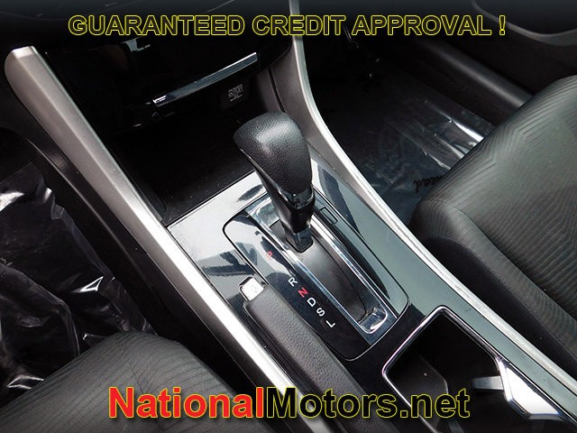 Honda Accord Sedan Vehicle Full-screen Gallery Image 15