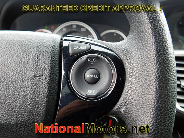 Honda Accord Sedan Vehicle Full-screen Gallery Image 16