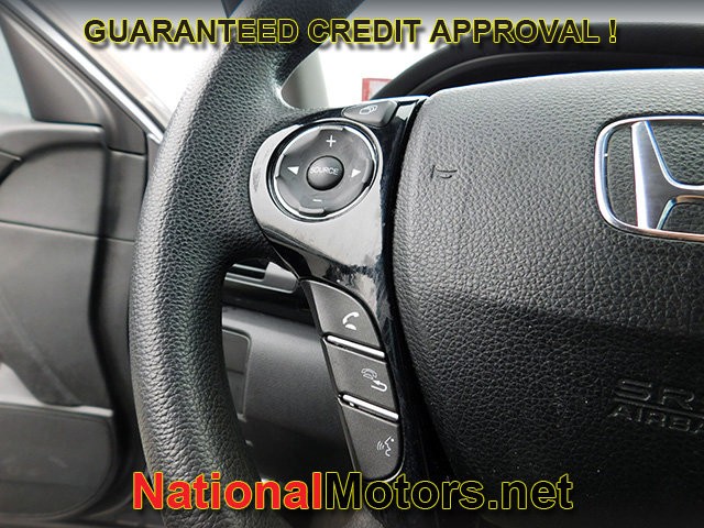 Honda Accord Sedan Vehicle Full-screen Gallery Image 17