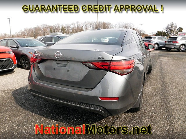 Nissan Sentra Vehicle Full-screen Gallery Image 04