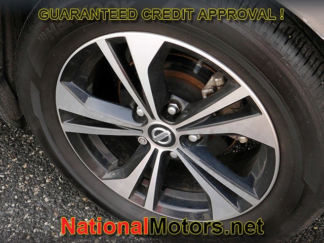 Nissan Sentra Vehicle Full-screen Gallery Image 05