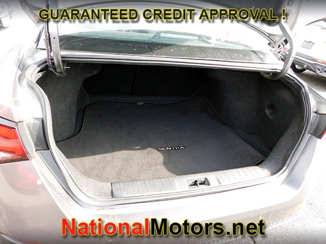 Nissan Sentra Vehicle Full-screen Gallery Image 06