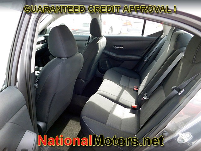 Nissan Sentra Vehicle Full-screen Gallery Image 08