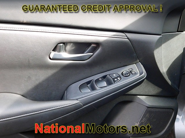 Nissan Sentra Vehicle Full-screen Gallery Image 10