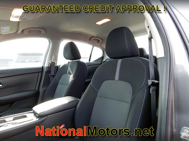 Nissan Sentra Vehicle Full-screen Gallery Image 12