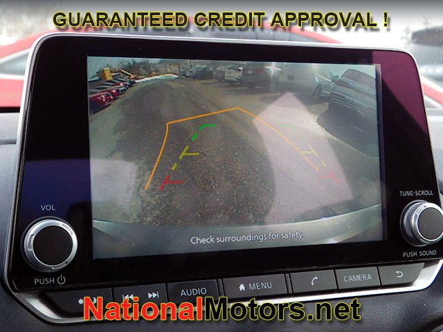 Nissan Sentra Vehicle Full-screen Gallery Image 15