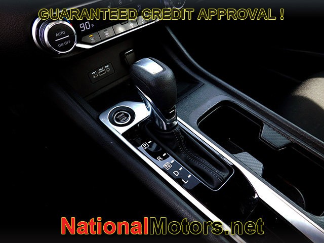 Nissan Sentra Vehicle Full-screen Gallery Image 17