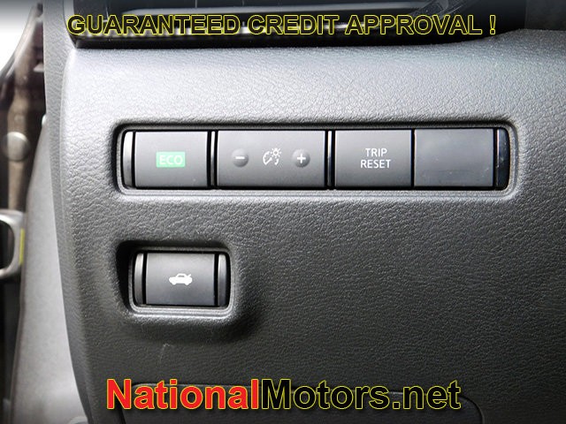 Nissan Sentra Vehicle Full-screen Gallery Image 21
