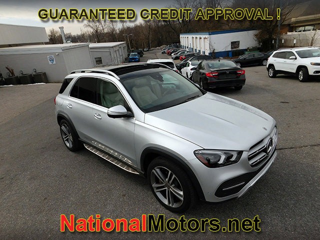 Mercedes-Benz GLE Vehicle Full-screen Gallery Image 02