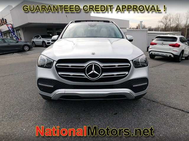 Mercedes-Benz GLE Vehicle Full-screen Gallery Image 03