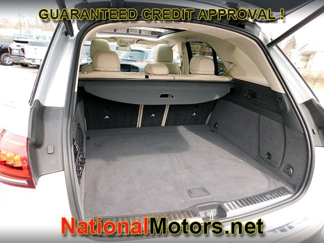 Mercedes-Benz GLE Vehicle Full-screen Gallery Image 08