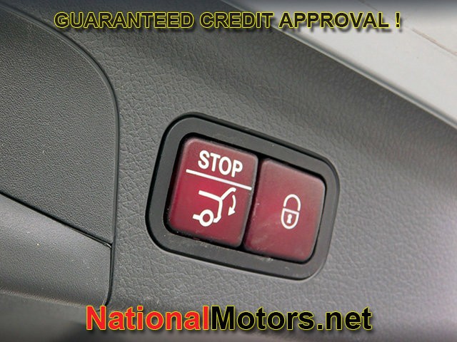 Mercedes-Benz GLE Vehicle Full-screen Gallery Image 09