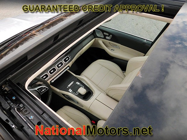 Mercedes-Benz GLE Vehicle Full-screen Gallery Image 11